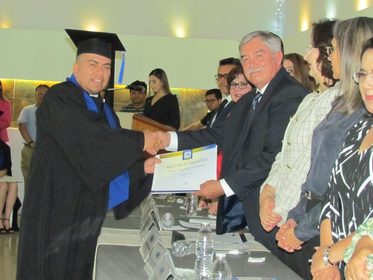 UVAQ entregó a la sociedad 24 nuevos profesionistas