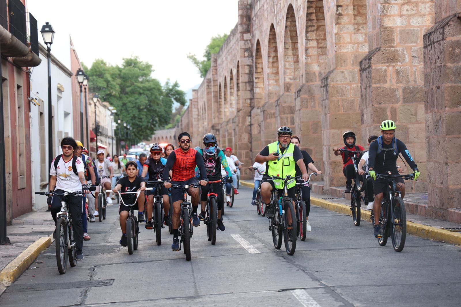 Con bandas musicales y rodada, Ijumich celebra Día Internacional de la Juventud