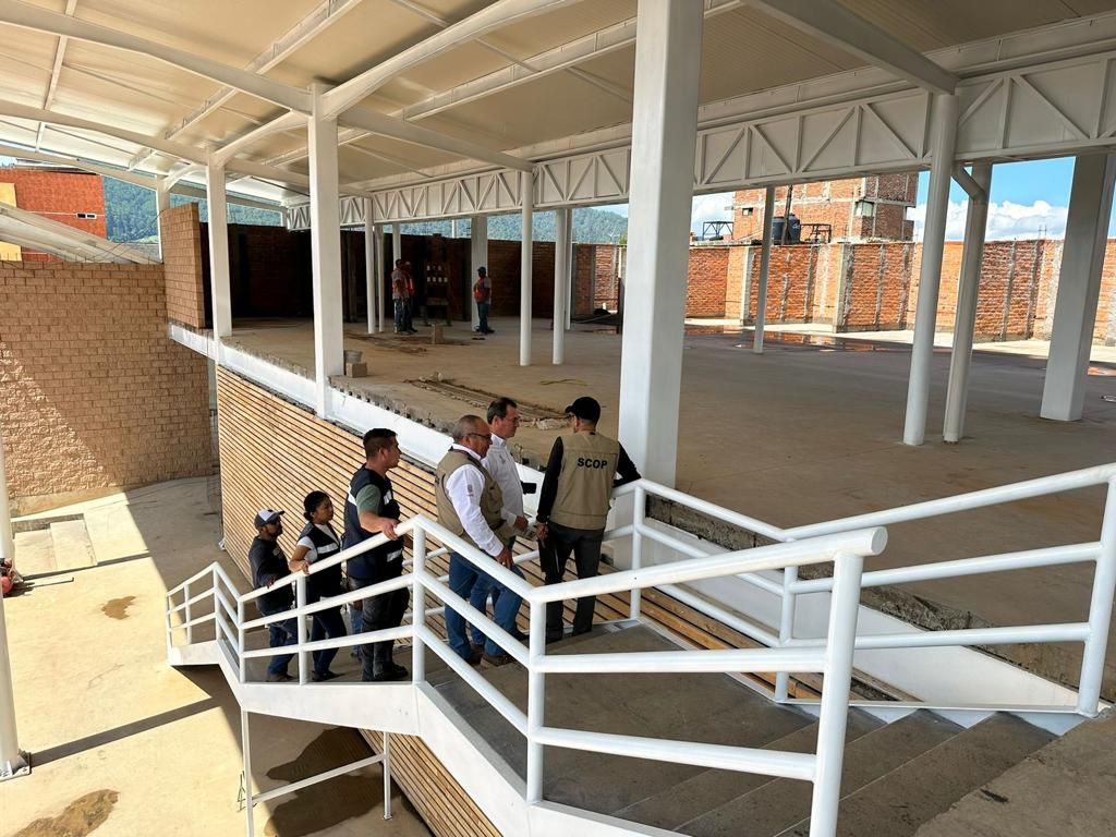 Reporta SCOP avance del 70% en construcción del mercado de Cherán.