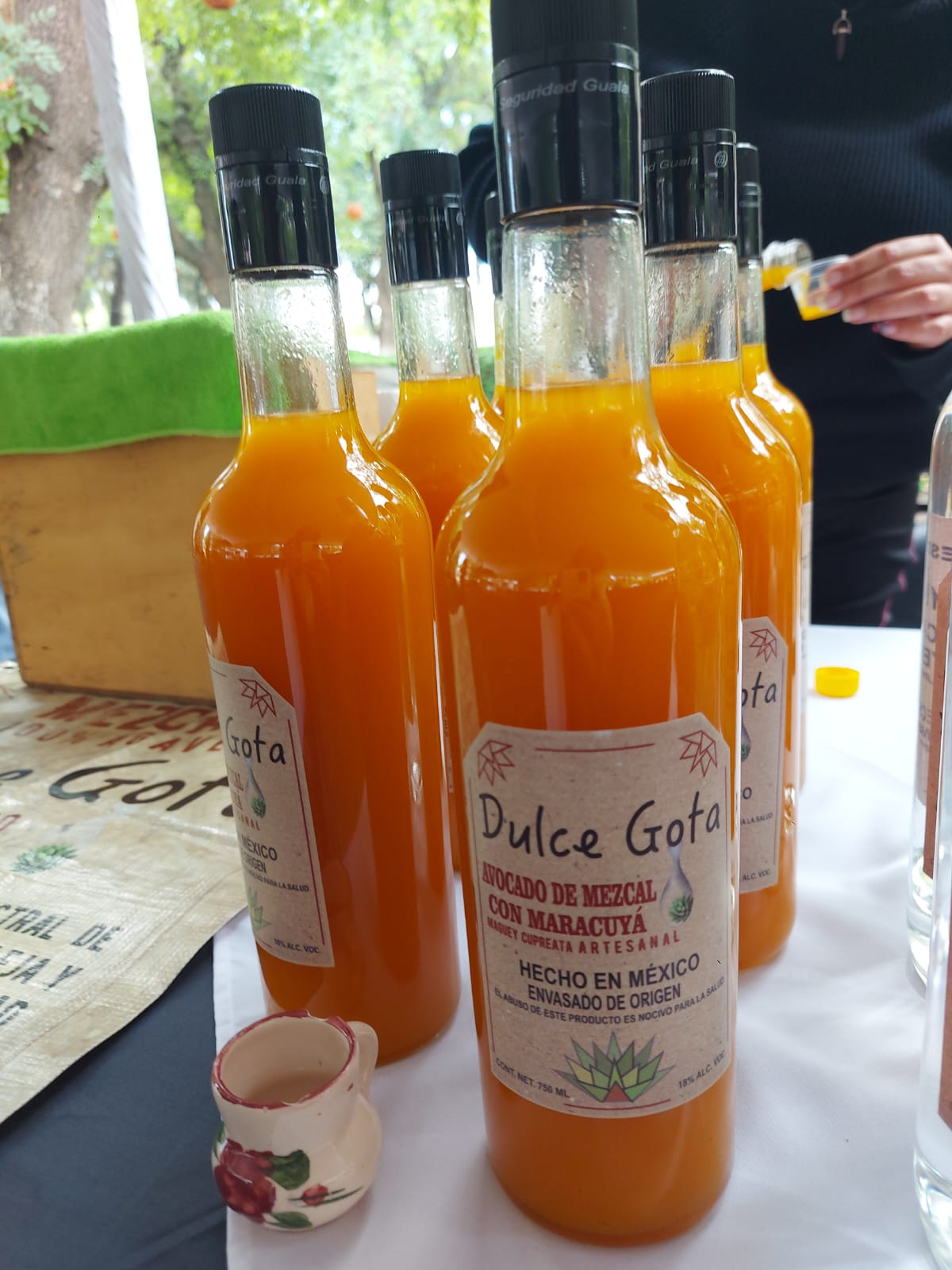 Ofrece Mercadito Orgánico AgroSano, mezcal artesanal del municipio de Madero.