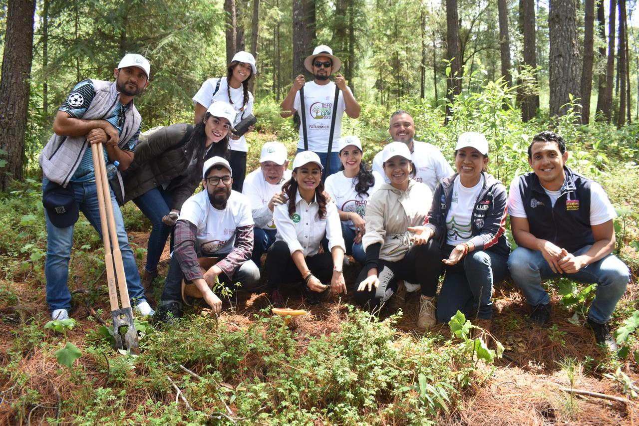 Plantan más de mil 700 árboles en campamento turístico de Rancho Viejo.