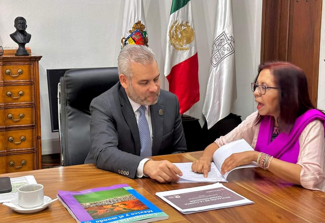 Bedolla solicitará a SEP libros de texto que no sean entregados en otros estados.