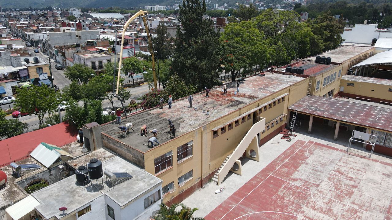 Invierte Bedolla 140 millones en escuelas de Morelia.