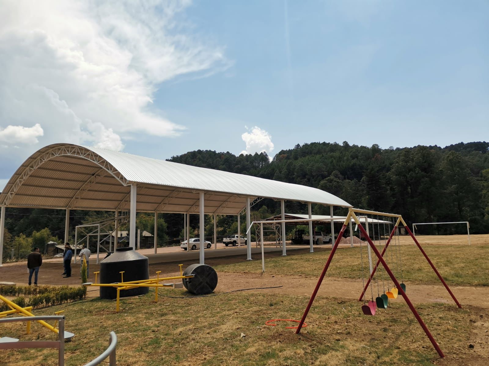 Entrega SCOP infraestructura deportiva para tenencia de Zitácuaro.