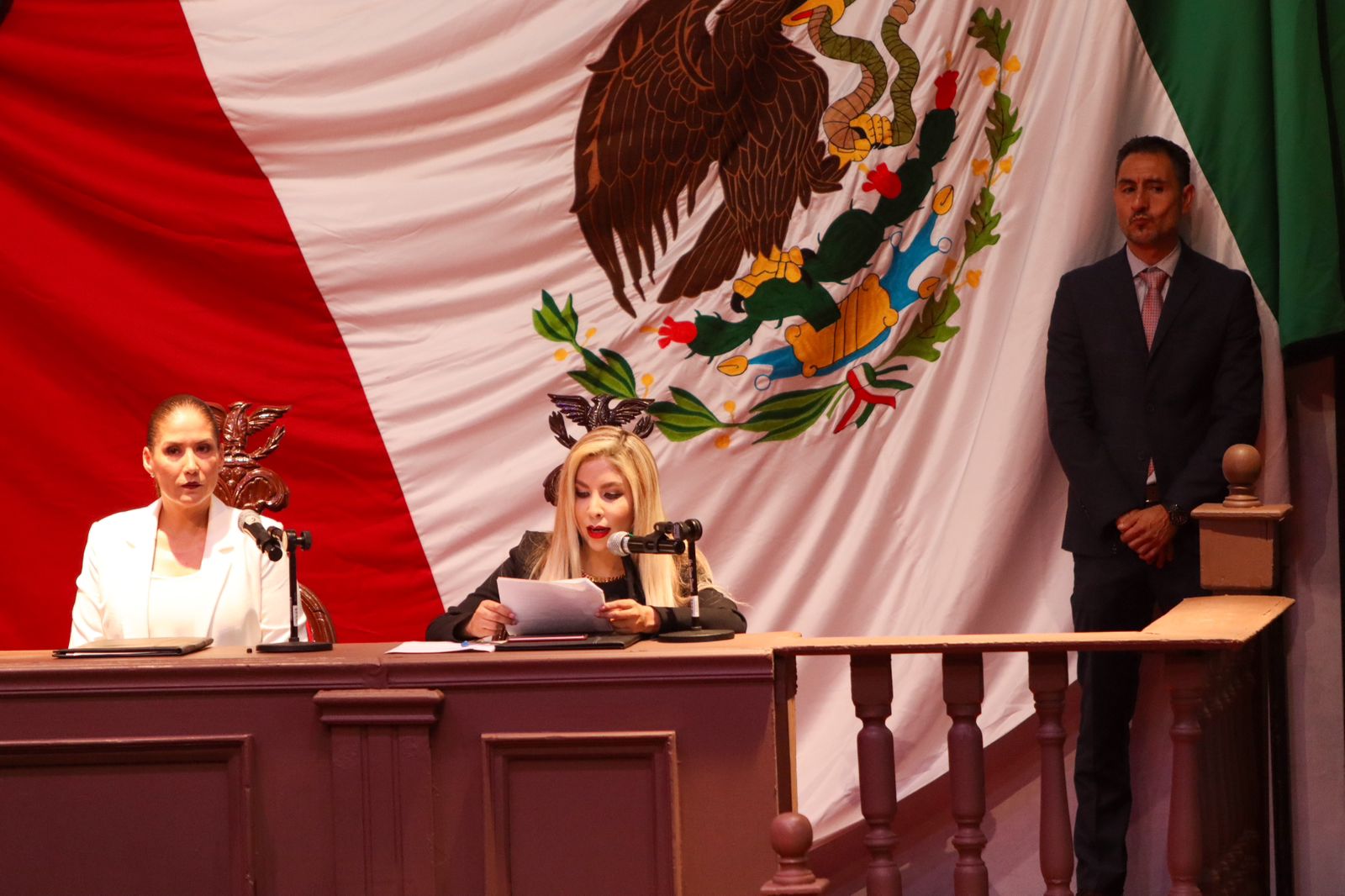 Participa Belinda Hurtado Marín en la entrega de la condecoración SJNA a Cuauhtémoc Cárdenas Solorzano