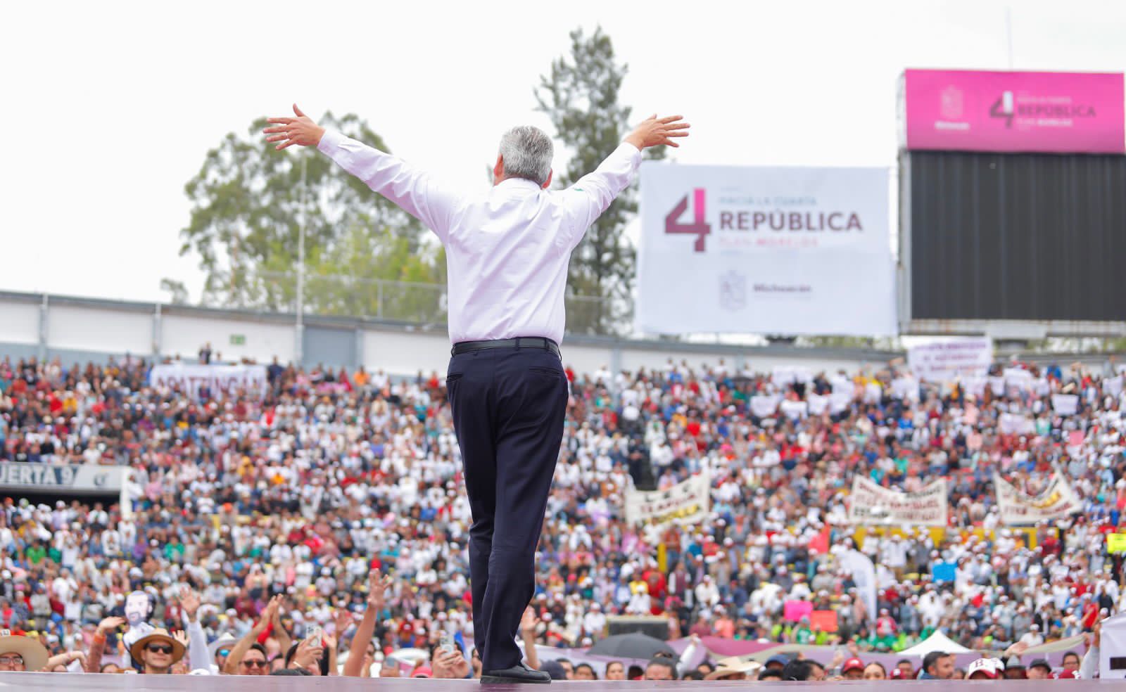 Llama Bedolla a crear una agenda social para ampliar derechos de las y los michoacanos.   