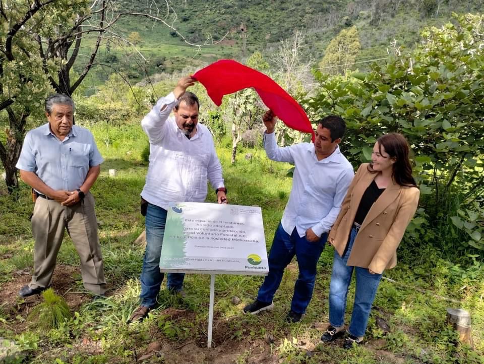 Secma y Voluntariado Forestal acuerdan preservar el cerro del Punhuato.