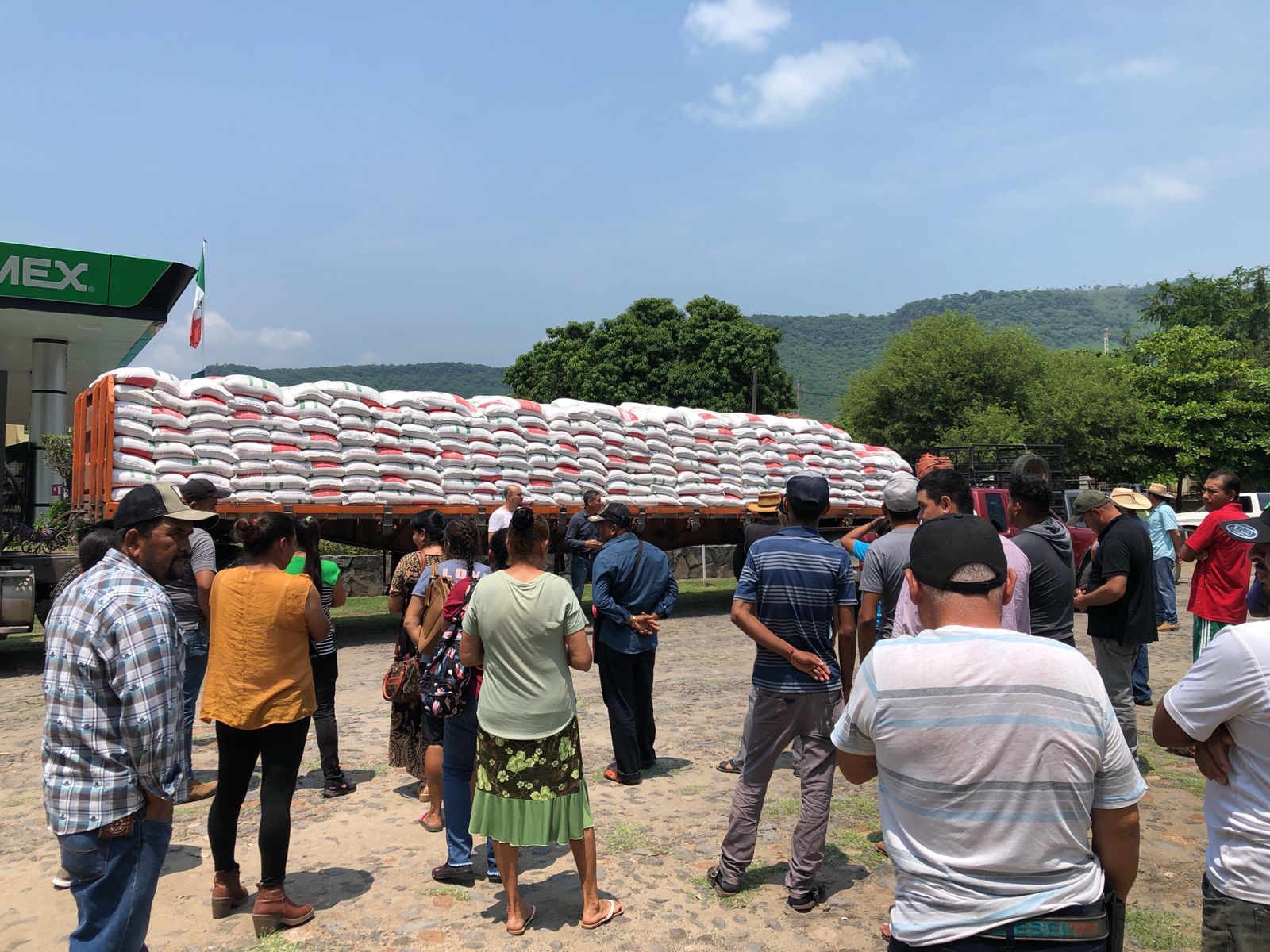 Gobierno de Bedolla apoyó a más de 7 mil pequeños productores con fertilizante a bajo costo