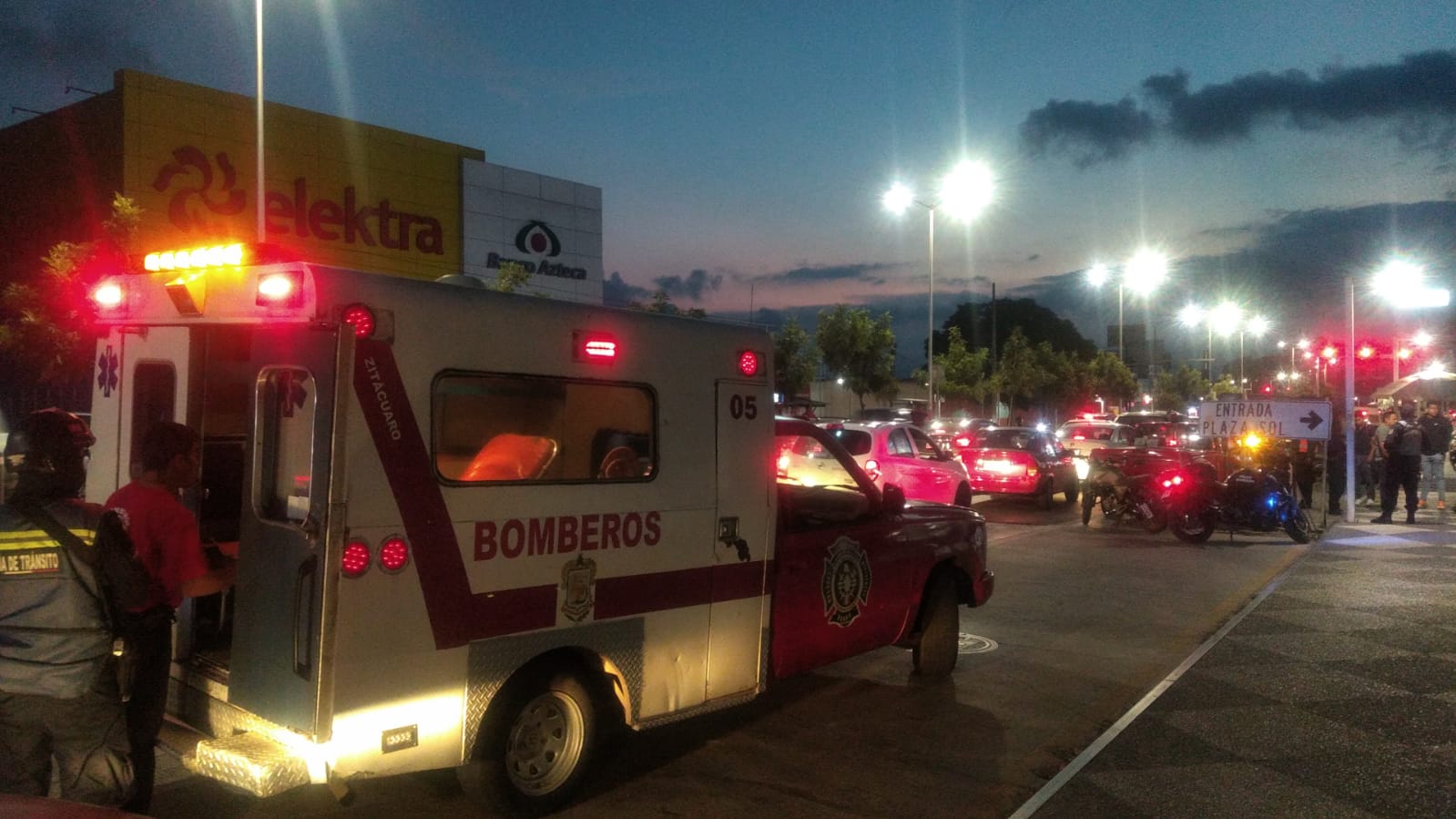Mujer resultó lesionada al sufrir accidente automovilístico