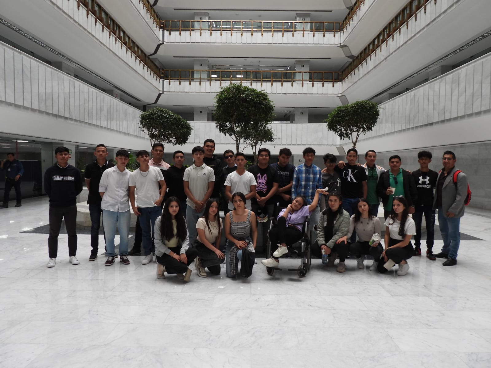 Alumnos de la Preparatoria Taximaroa visitaron el Banco de México