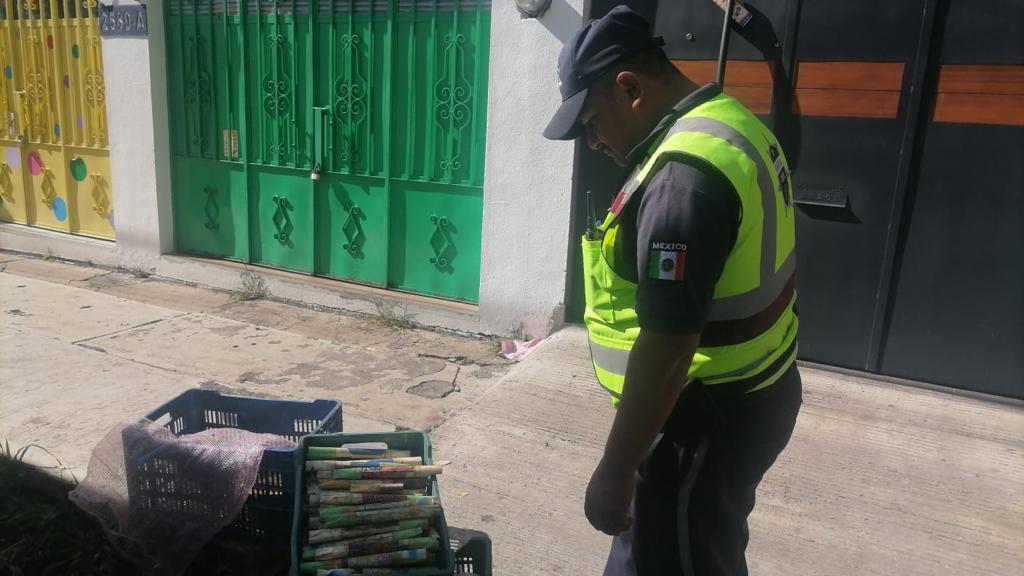 Tránsito del Estado asegura camión con pirotecnia aparentemente ilegal
