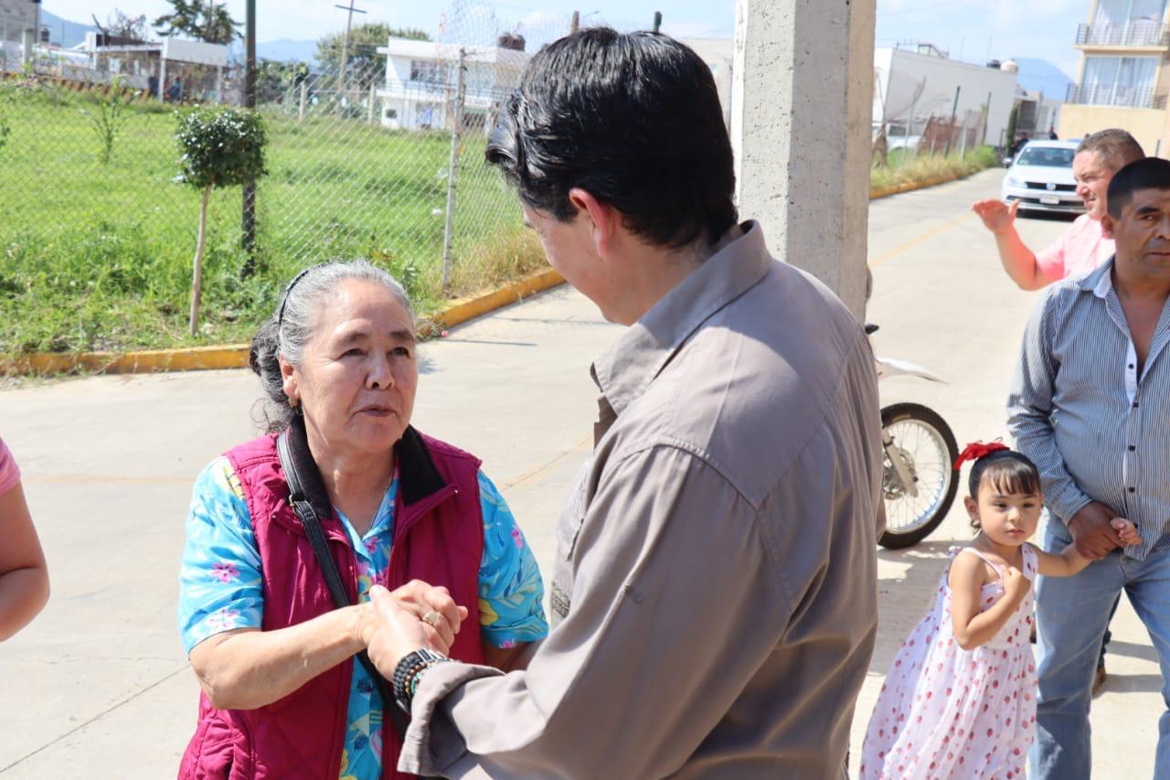 Cumple Toño Ixtláhuac compromiso de obra en la privada de Matamoros