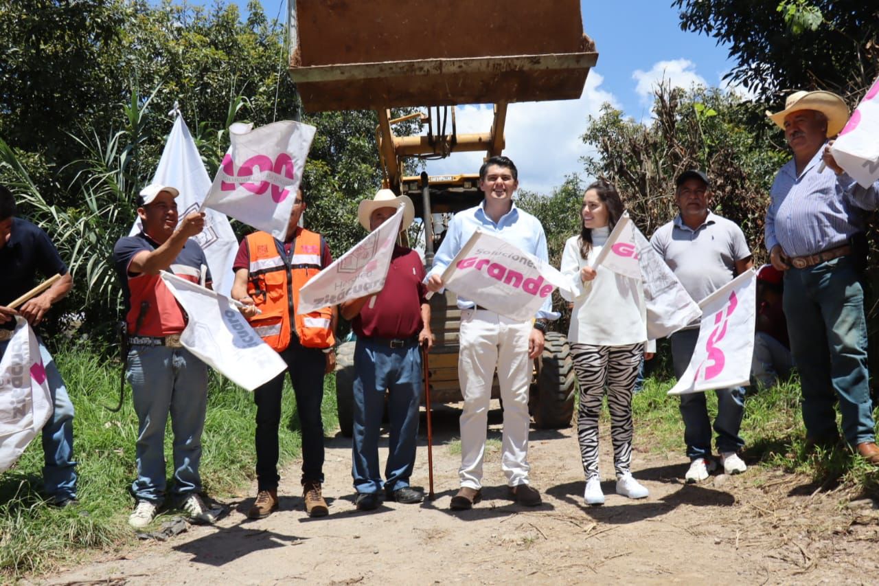 Comienzan trabajos de pavimentación en la colonia Emiliano Zapata