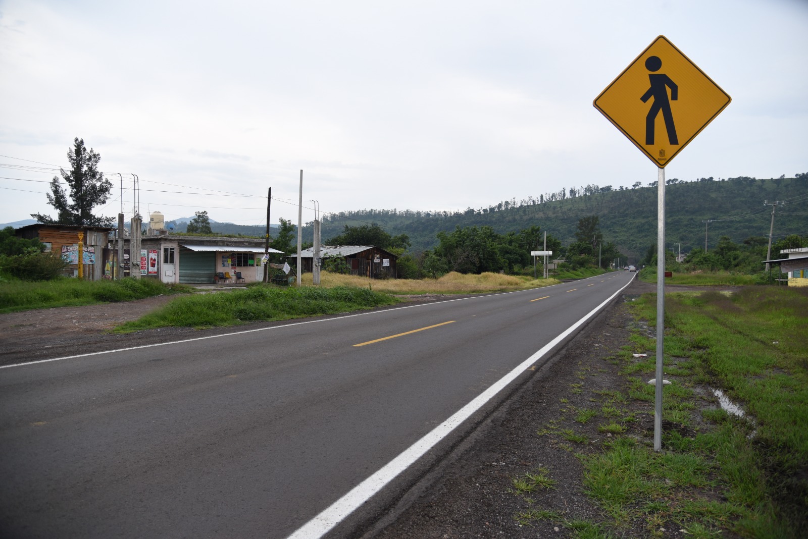 Vecinos de Morelia celebran mejoramiento de carretera Cointzio-La Huerta