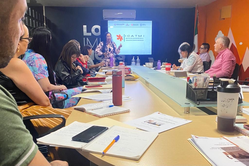 Sedeco actualiza a personal para asistencia a emprendedores y Mipymes.