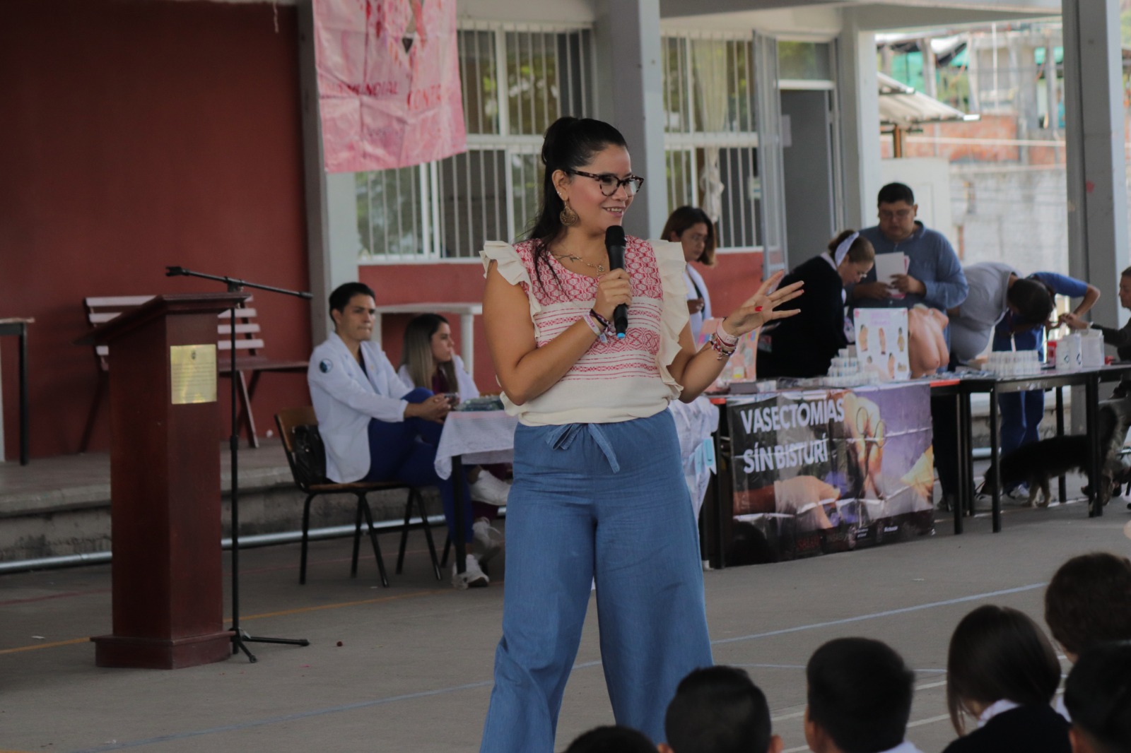 Lleva Seimujer información de salud reproductiva a estudiantes de Tarímbaro.