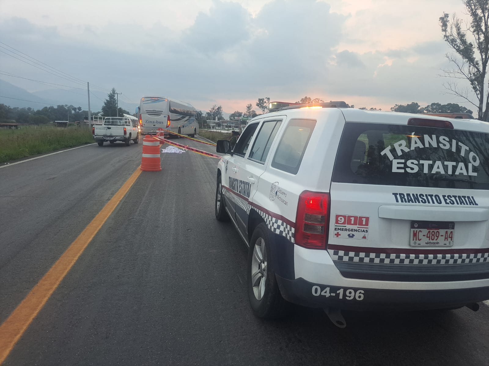 Trágico accidente en la Carretera Cd. Hidalgo-Morelia: Un hombre pierde la vida tras ser atropellado.