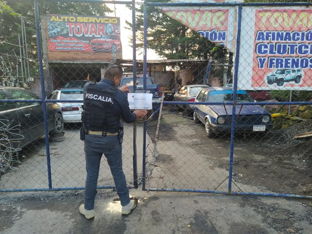 En cateo, asegura FGE un vehículo con alteraciones en sus medios de identificación.