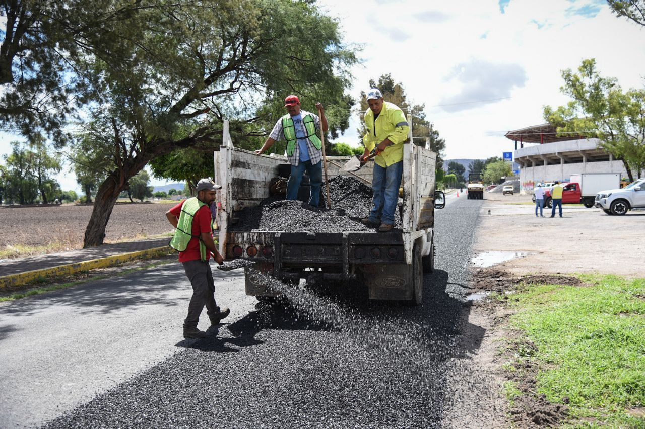 SCOP mejora camino Copándaro-Chucándiro; registra 24 % de avance.