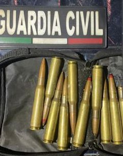 En Salvador Escalante e Hidalgo: SSP asegura a tres, un arma de fuego y municiones.