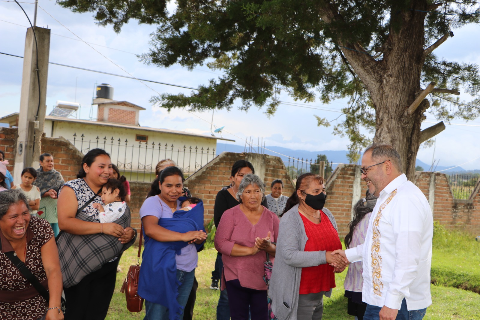 José Luis Téllez, entregó apoyos alimenticios a familias de las localidades de Tierras Coloradas y Rincón de Rubio de la Tenencia de San Pedro.