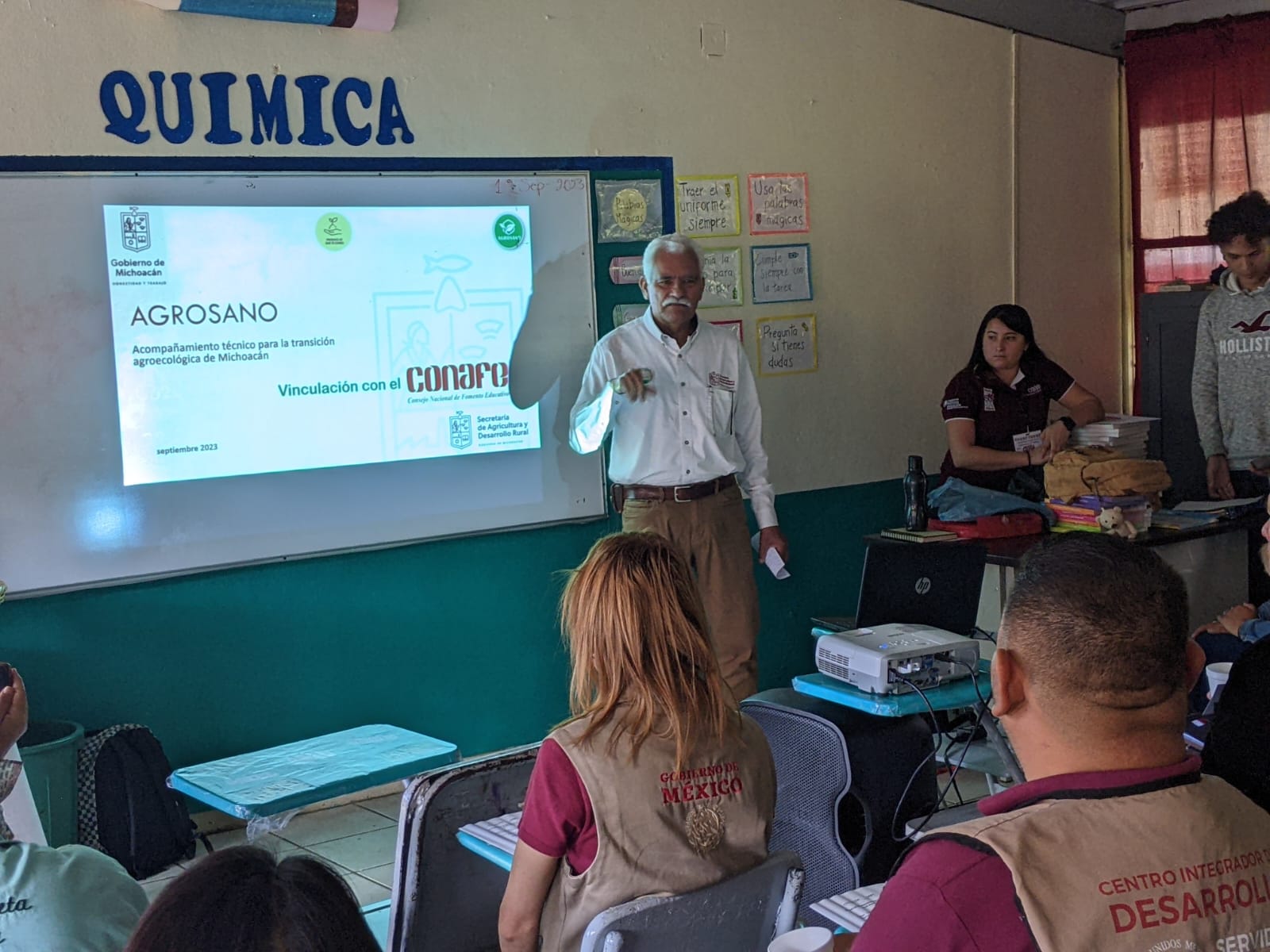 Se suman escuelas secundarias al programa Agrosano.