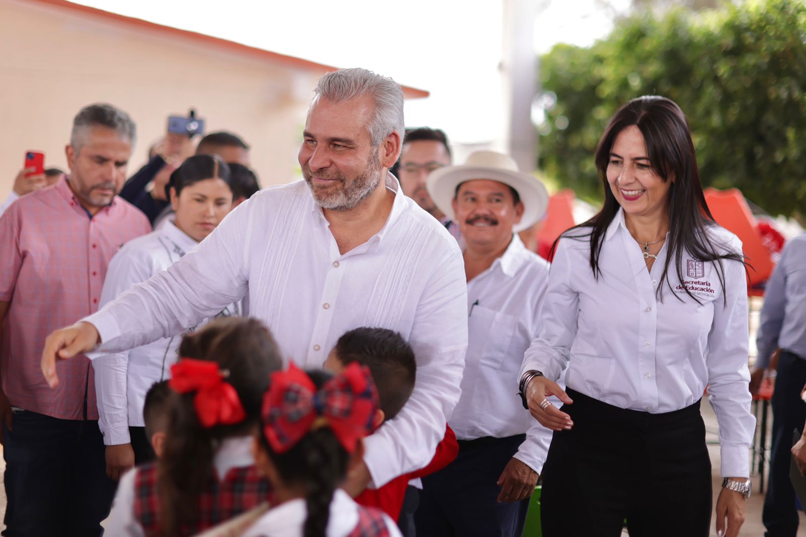 Desde el aula, docentes y alumnos reconocen impulso a la educación.