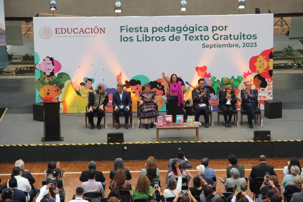 Reconoce SEP a michoacanos que participaron en libros de texto.