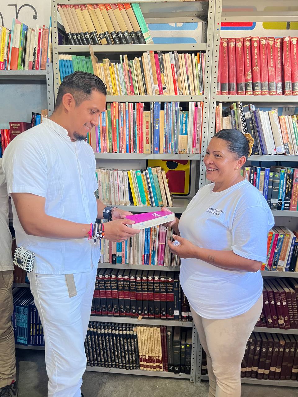 Inauguran biblioteca en penal de Zamora.