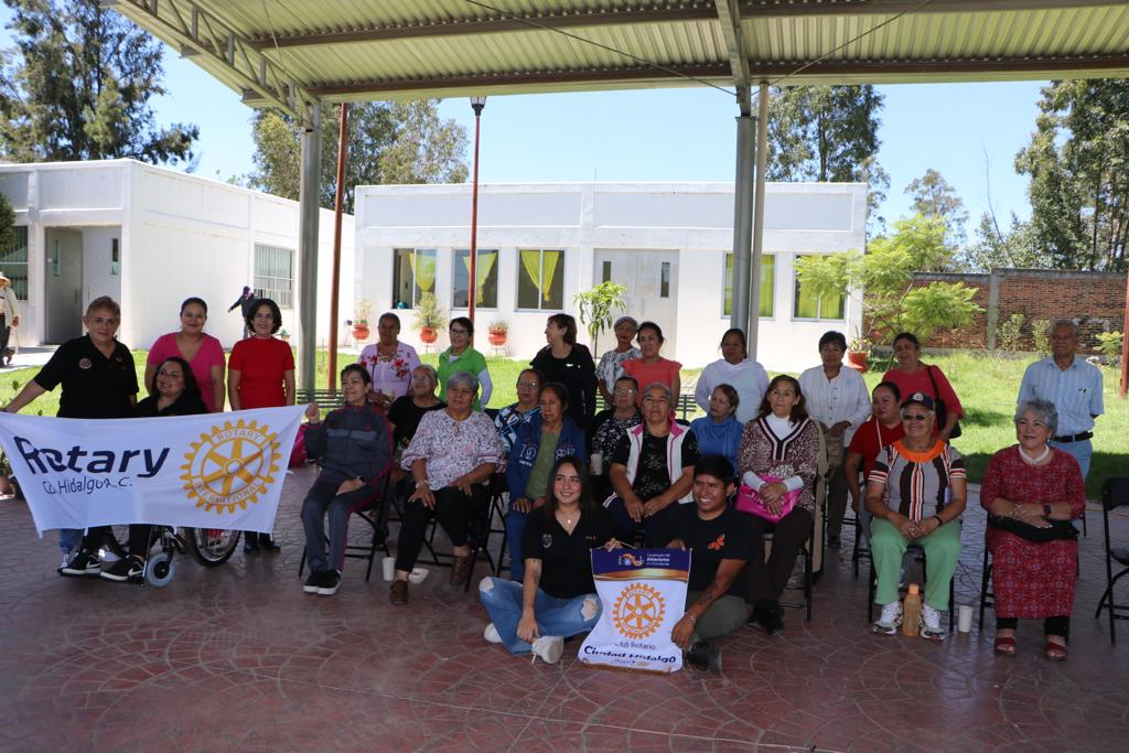 En la Estancia del Adulto Mayor, se impartió un curso taller para la creación de huertos polinizadores.
