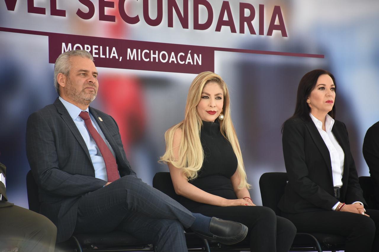 Destaca Belinda Hurtado apoyo histórico a bandas de guerra de nivel básico.