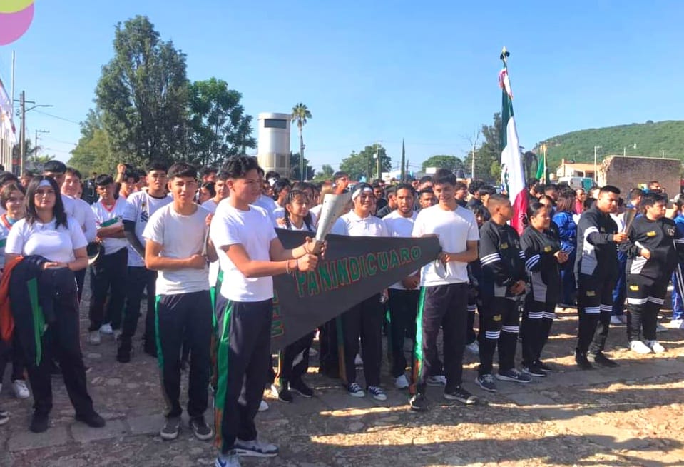 Cecytem cumple 30 años de realizar el tradicional recorrido del Fuego Patrio.