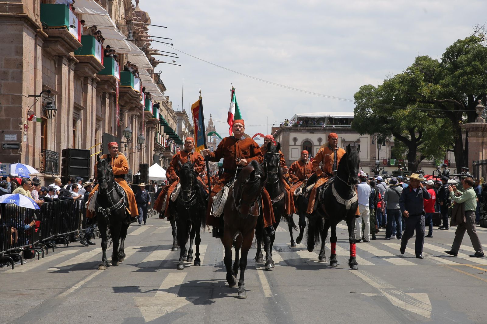 Saldo blanco, en el desfile cívico militar por el CCLVIII aniversario del natalicio del Generalísimo Don José María Morelos y Pavón: SSP.