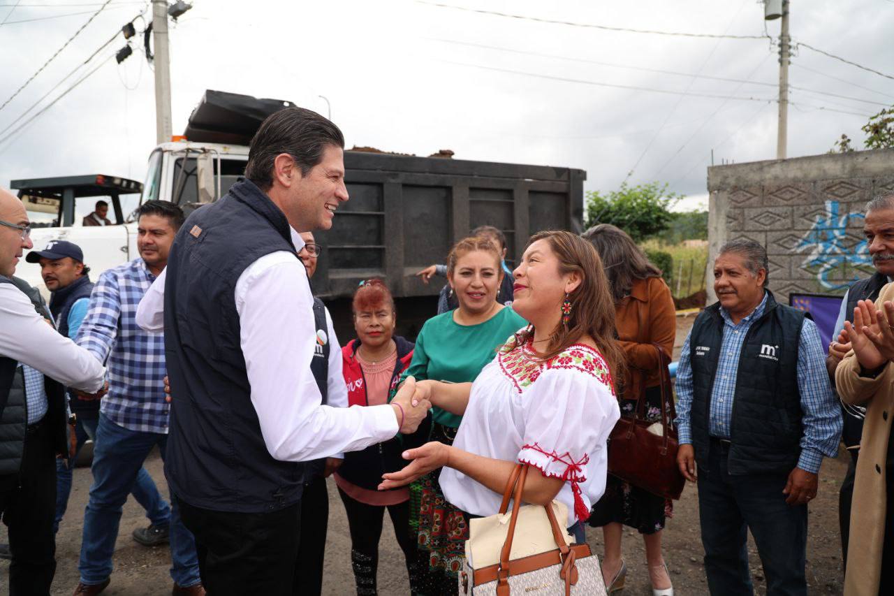 Supervisa Alfonso Martínez construcción de red de agua potable en San Nicolás Obispo