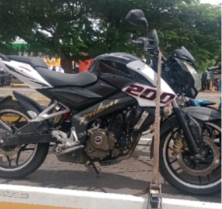 Tránsito del Estado asegura motocicleta con reporte de robo y a su conductor