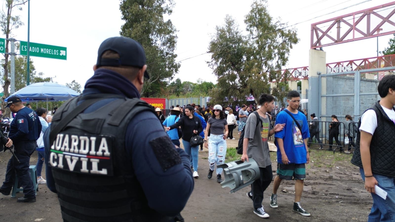 Presencia de la Guardia Civil en el Morelos, para la entrega de boletos
