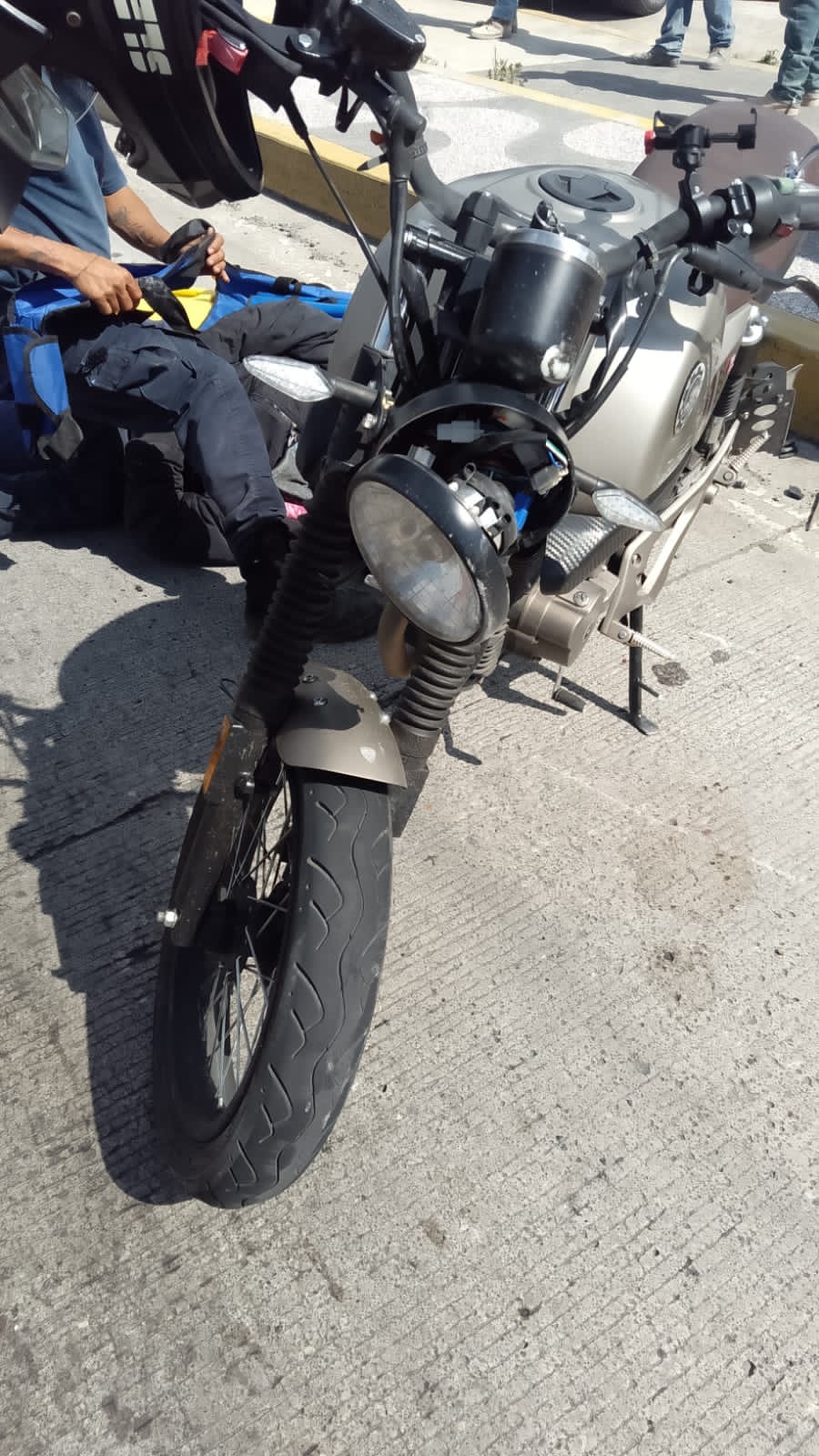 Una persona resultó lesionada al derrapar una motocicleta