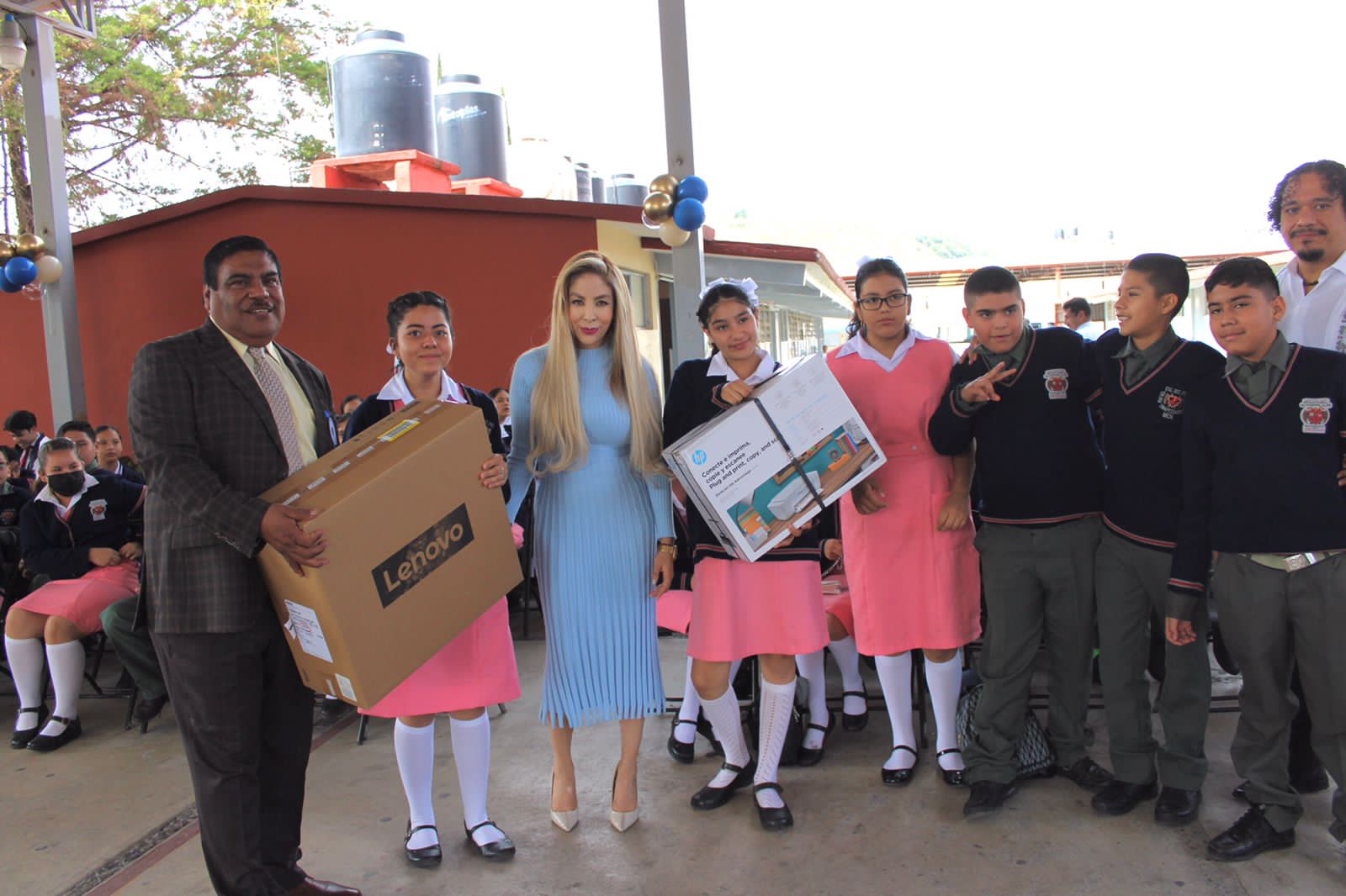 Celebra Belinda Hurtado 54 aniversario de la Secundaria Federal, Lic. Rafael Carrillo