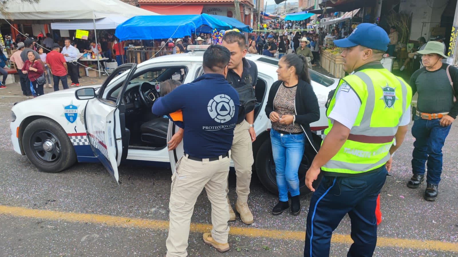 Agentes de Tránsito Estatal salvan a niño con signos de atragantamiento, en Opopeo.