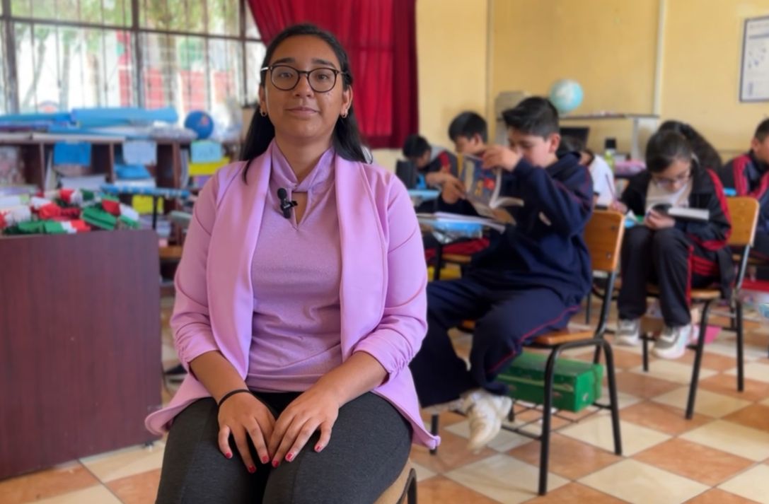 Cinthya Reyna cumple sueño de ser docente para trabajar a favor de la comunidad