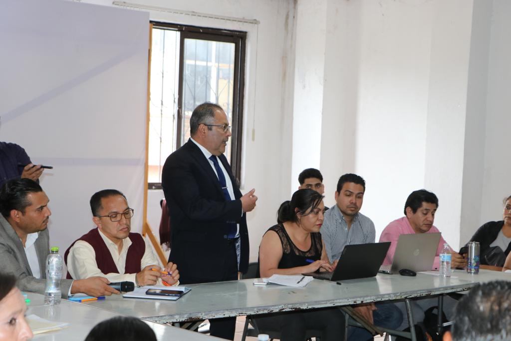 José Luis Téllez Marín, asistió a la reunión programada por personal de la SEE y buscar soluciones a la falta de maestros en las aulas