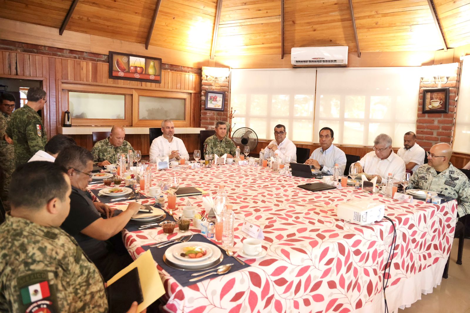 En Tierra Caliente permanecen operativos conjuntos con Sedena y GN: Bedolla.