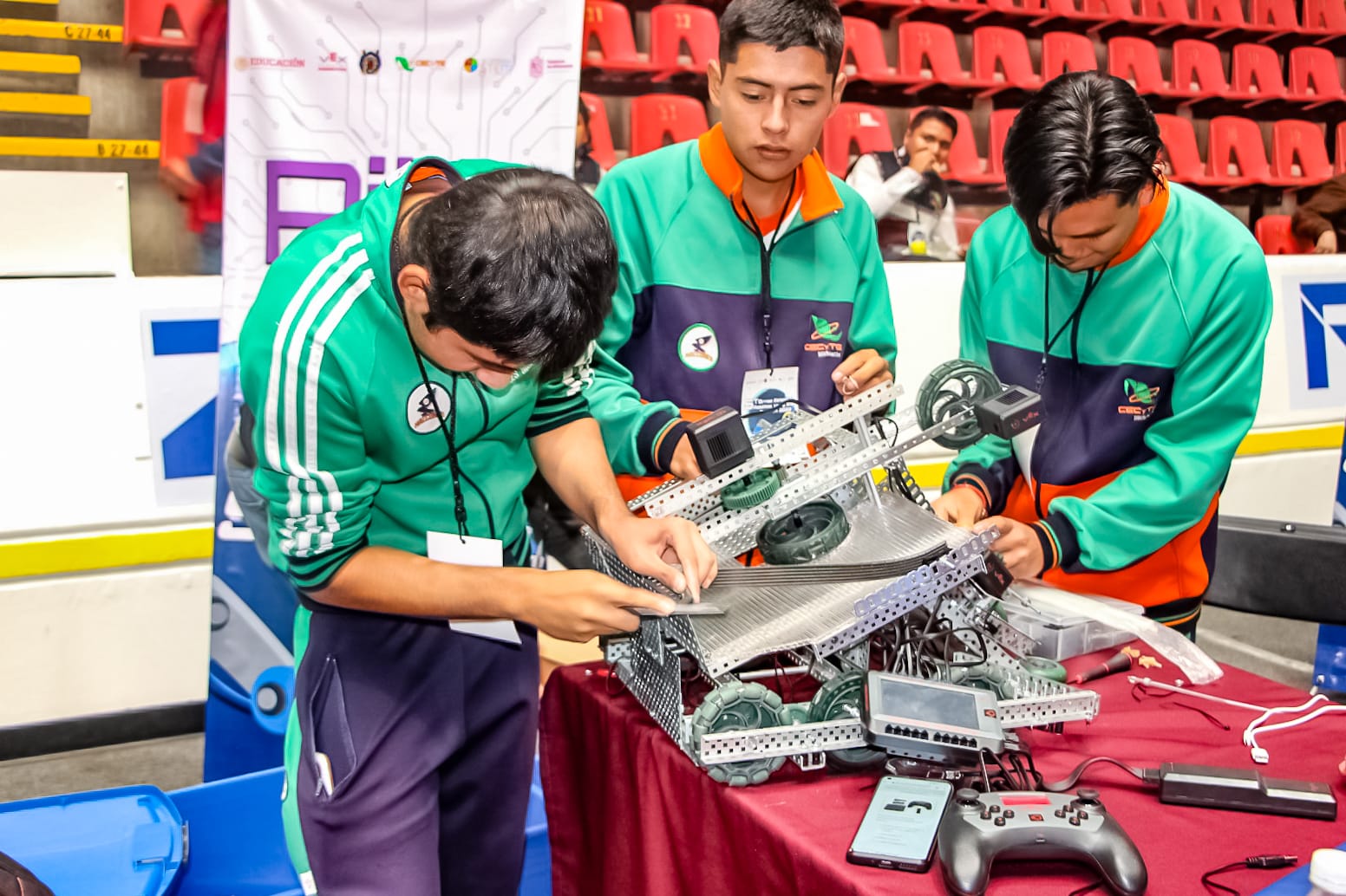 Vienen los robóticos; estudiantes de 6 países competirán en Michoacán.