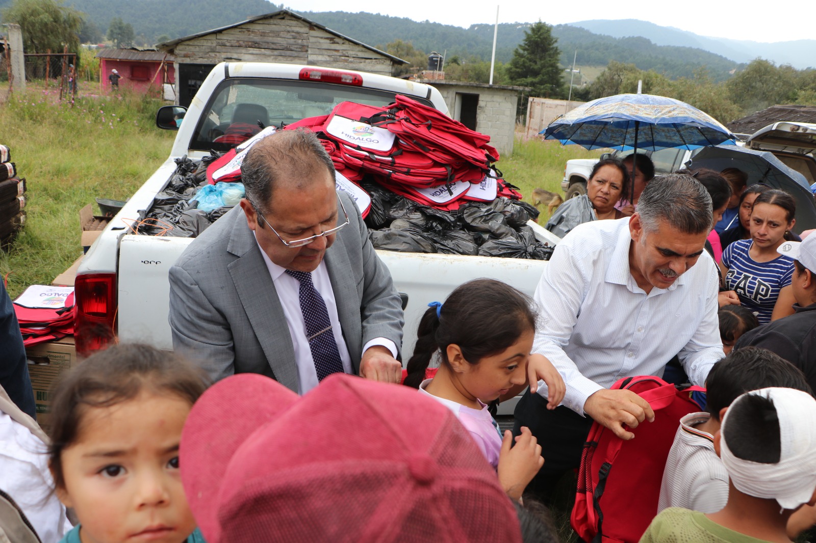 José Luis Téllez Marín, entrego apoyos sociales a familias del municipio.