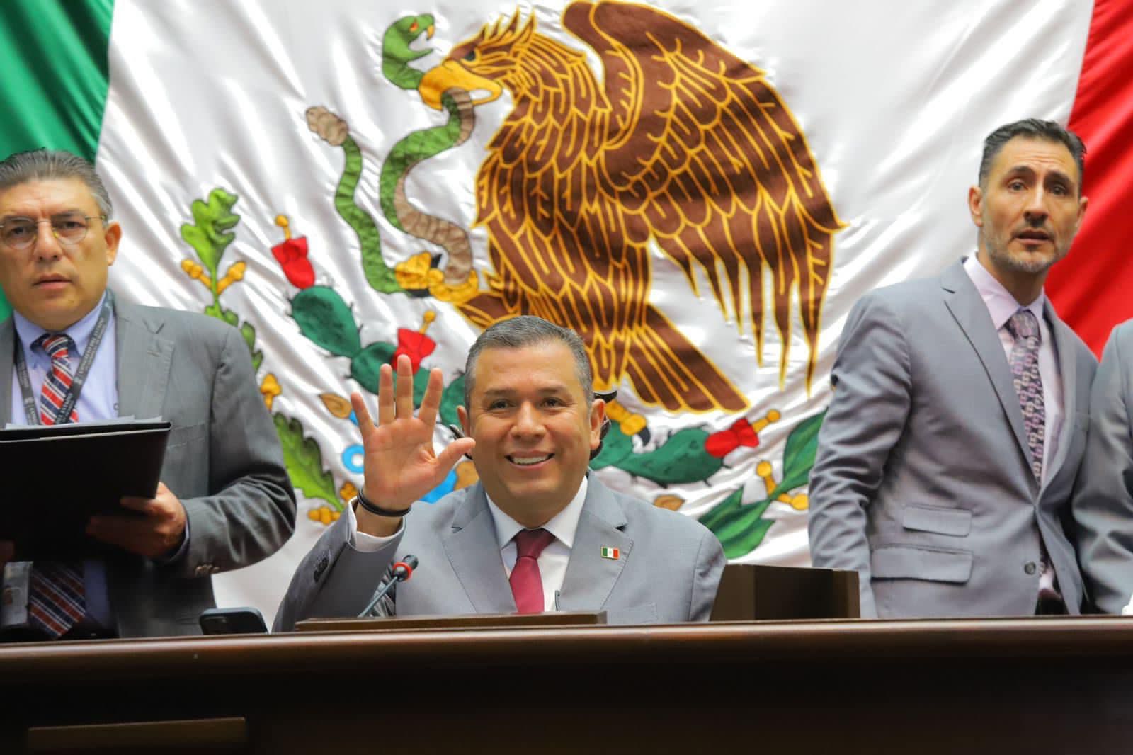 Juan Carlos Barragán presenta reforma para regular el uso de la pirotecnia en las fiestas patronales.