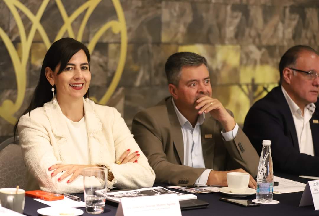 Expone SEE a empresarios estrategia educativa implementada en Michoacán.