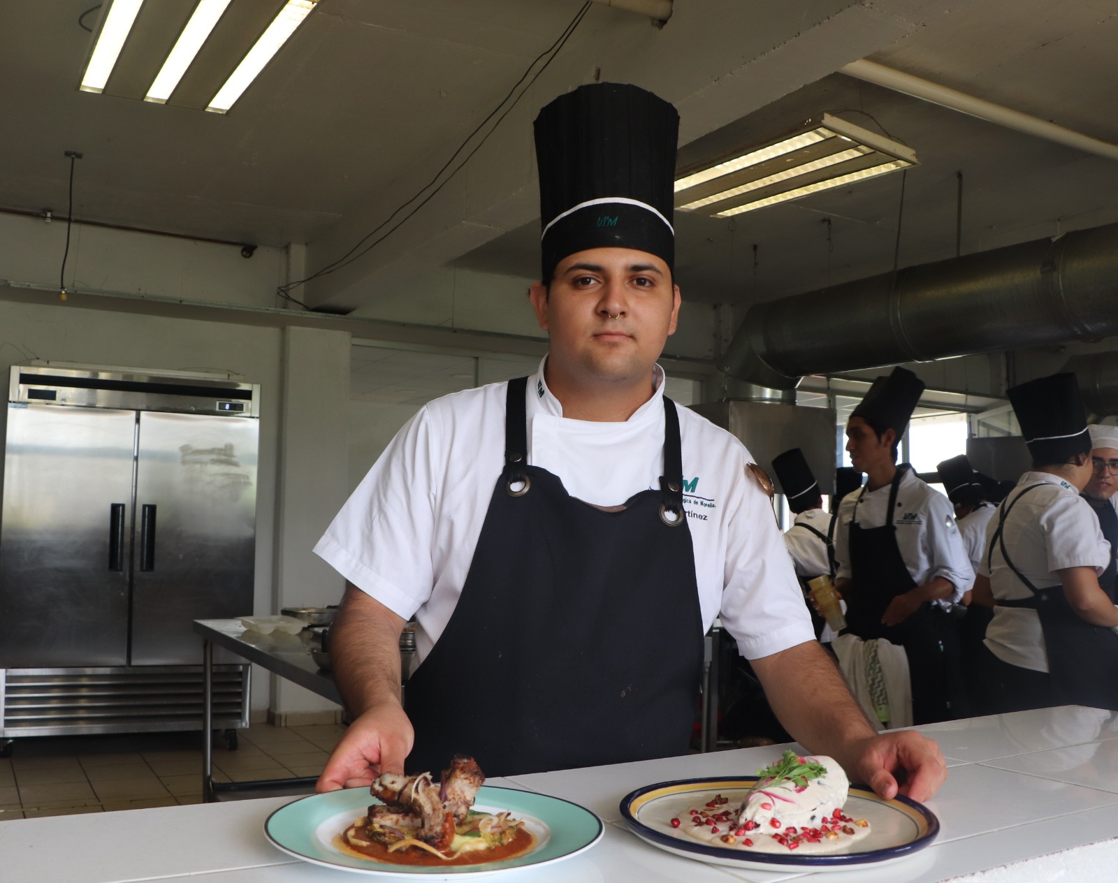 Participan estudiantes de la UTM en el Trofeo Culinario de Michoacán.