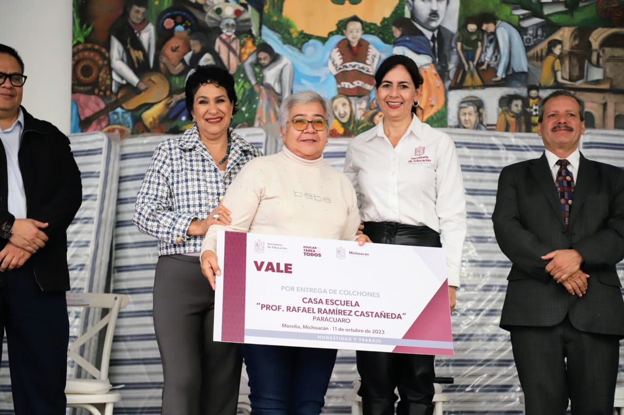 SEE equipa albergues e internados de Michoacán con mil 500 colchones.