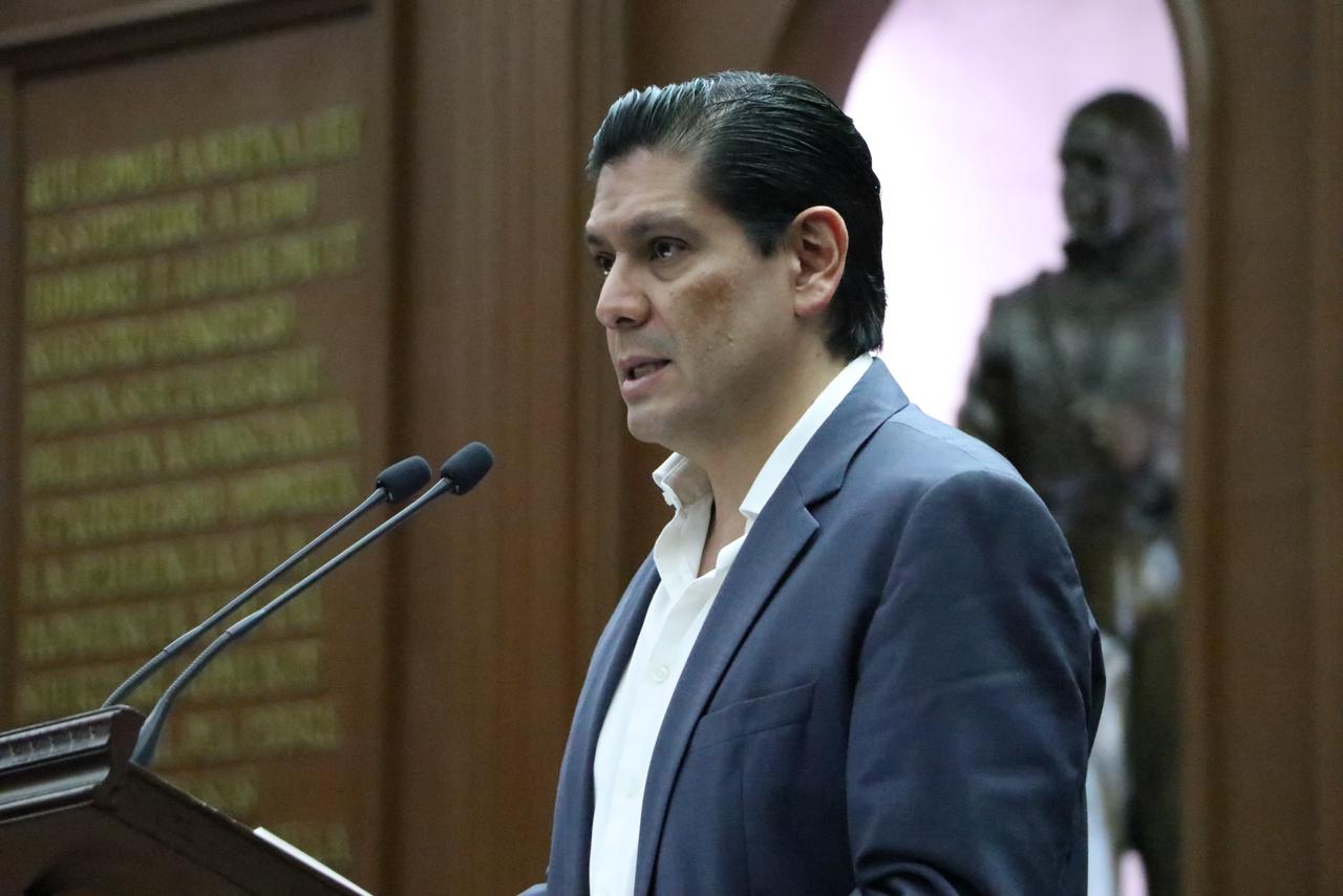 Presenta Ernesto Núñez iniciativa para penalizar cohabitación forzada.