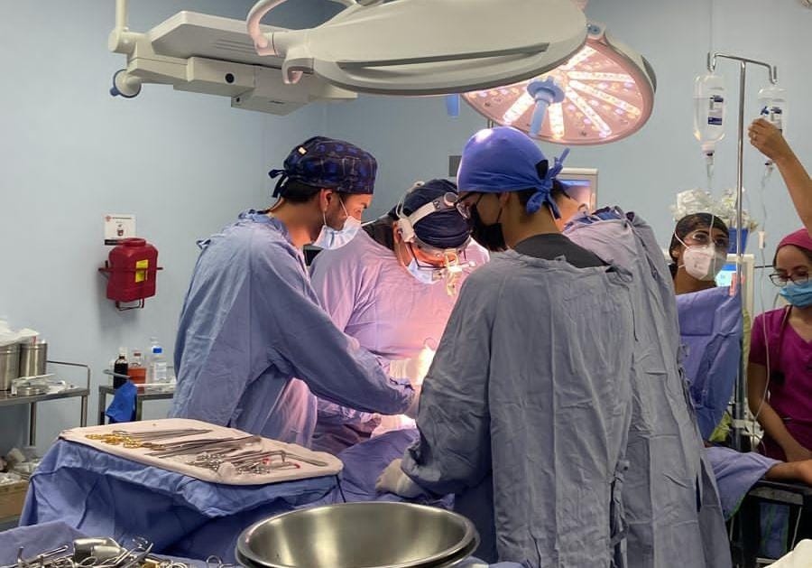 Reciben dos michoacanos trasplante de riñón en Hospital Civil.